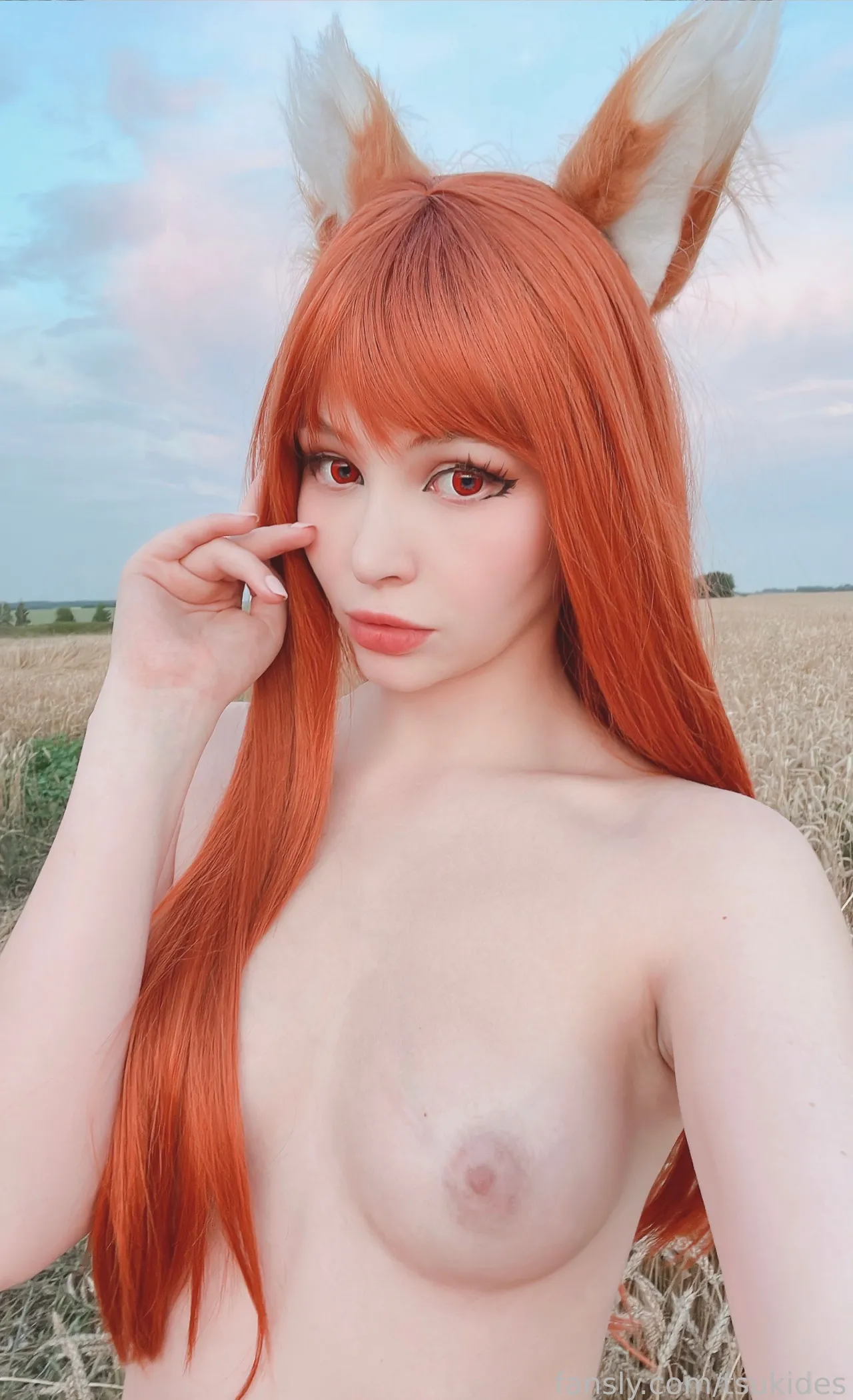 Tsuki Desu- Holo in a field-erohere28.webp